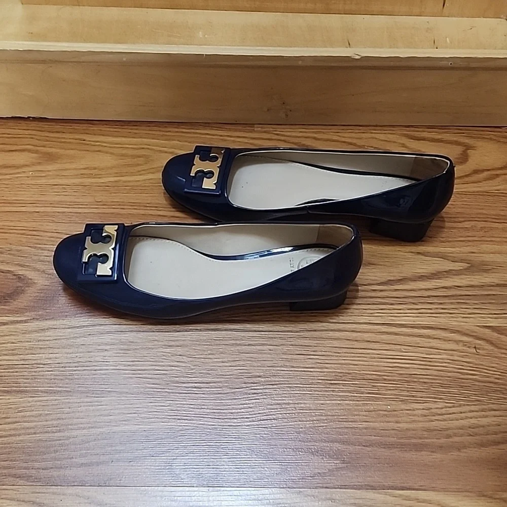 Tory Burch shiny navy blue shoes size 6 M great condition